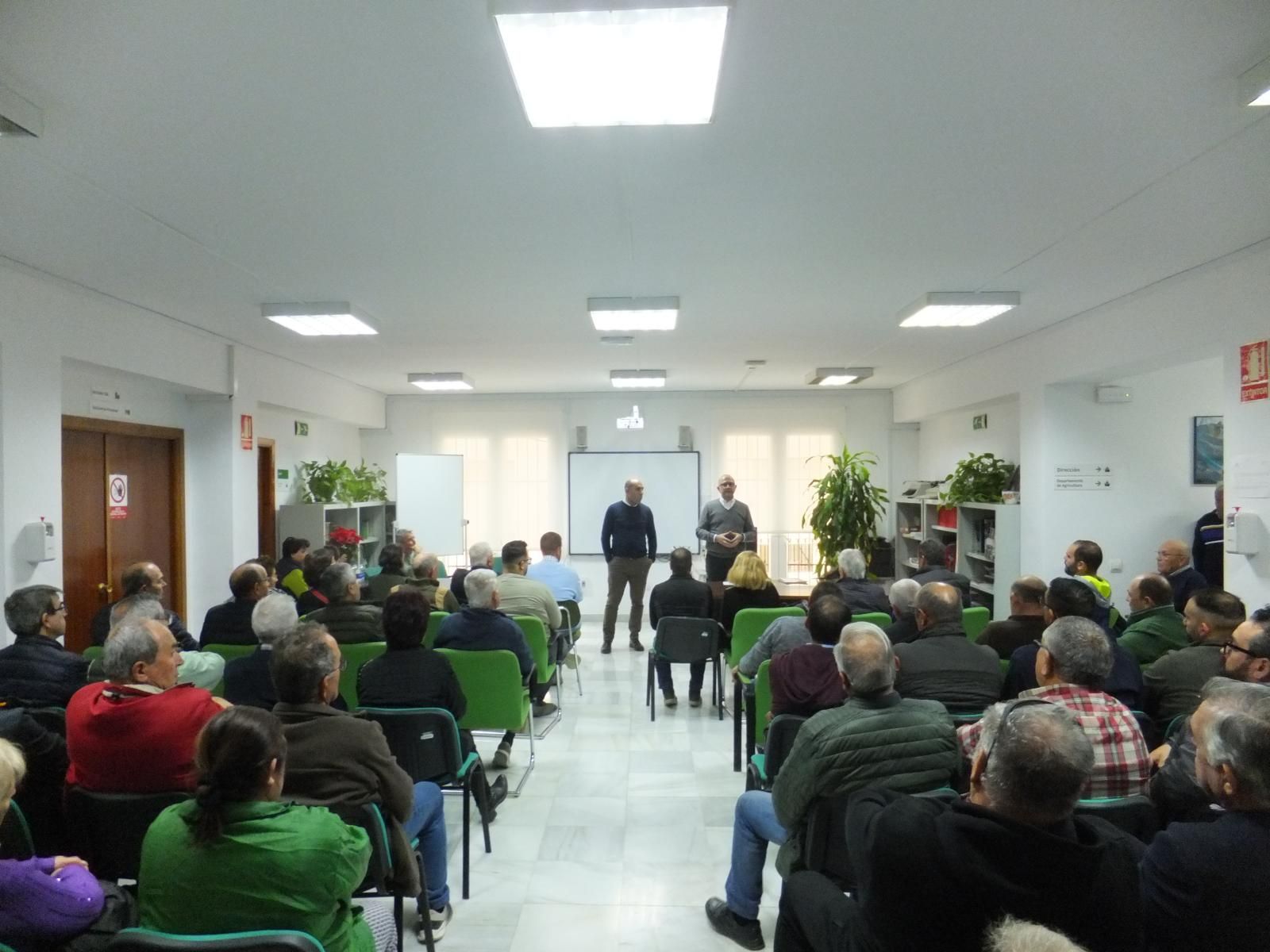 Jornada informativa a agricultores y ganaderos.