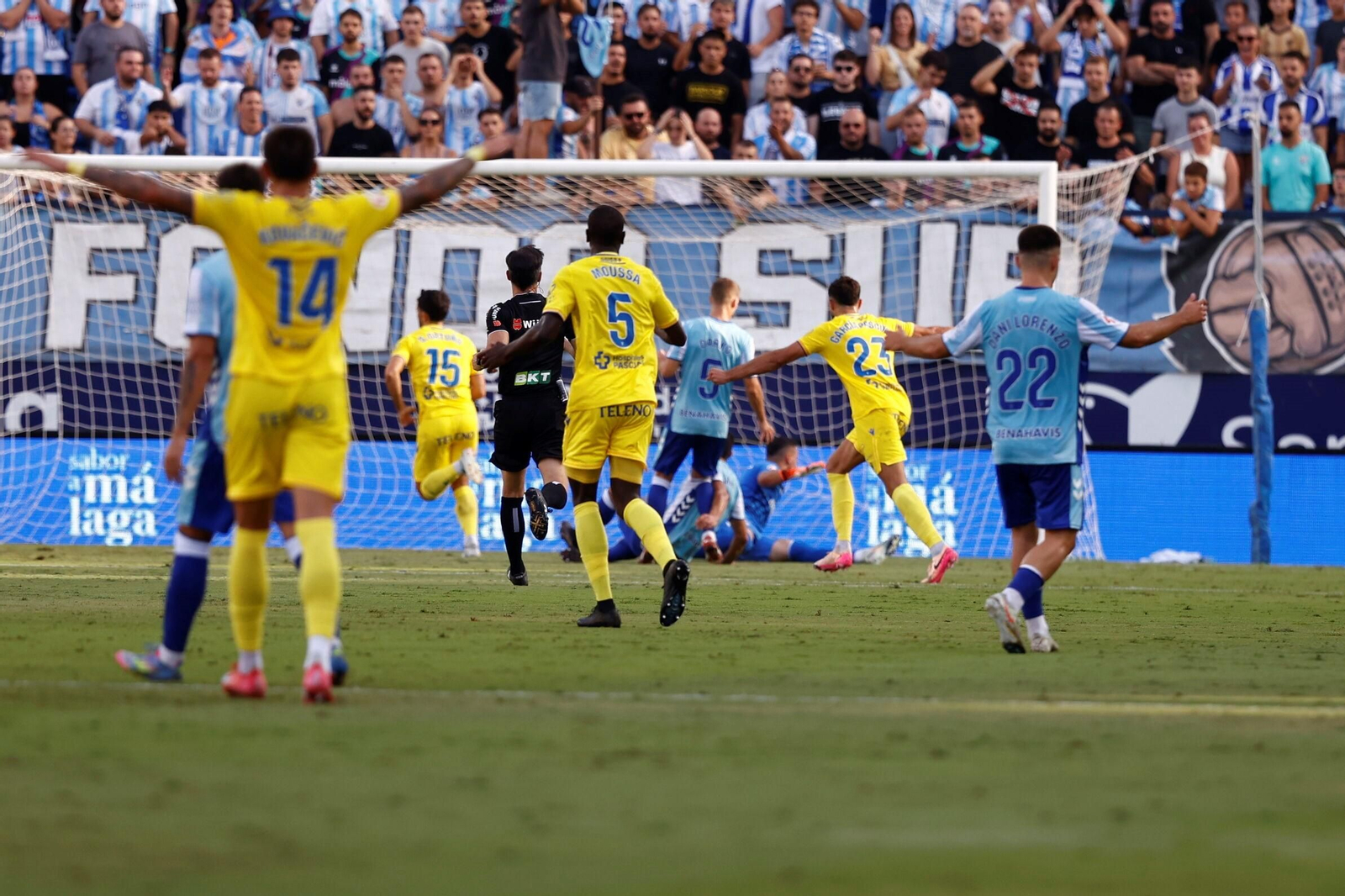 Instante del gol de Ortuño en el Málaga-Cádiz.