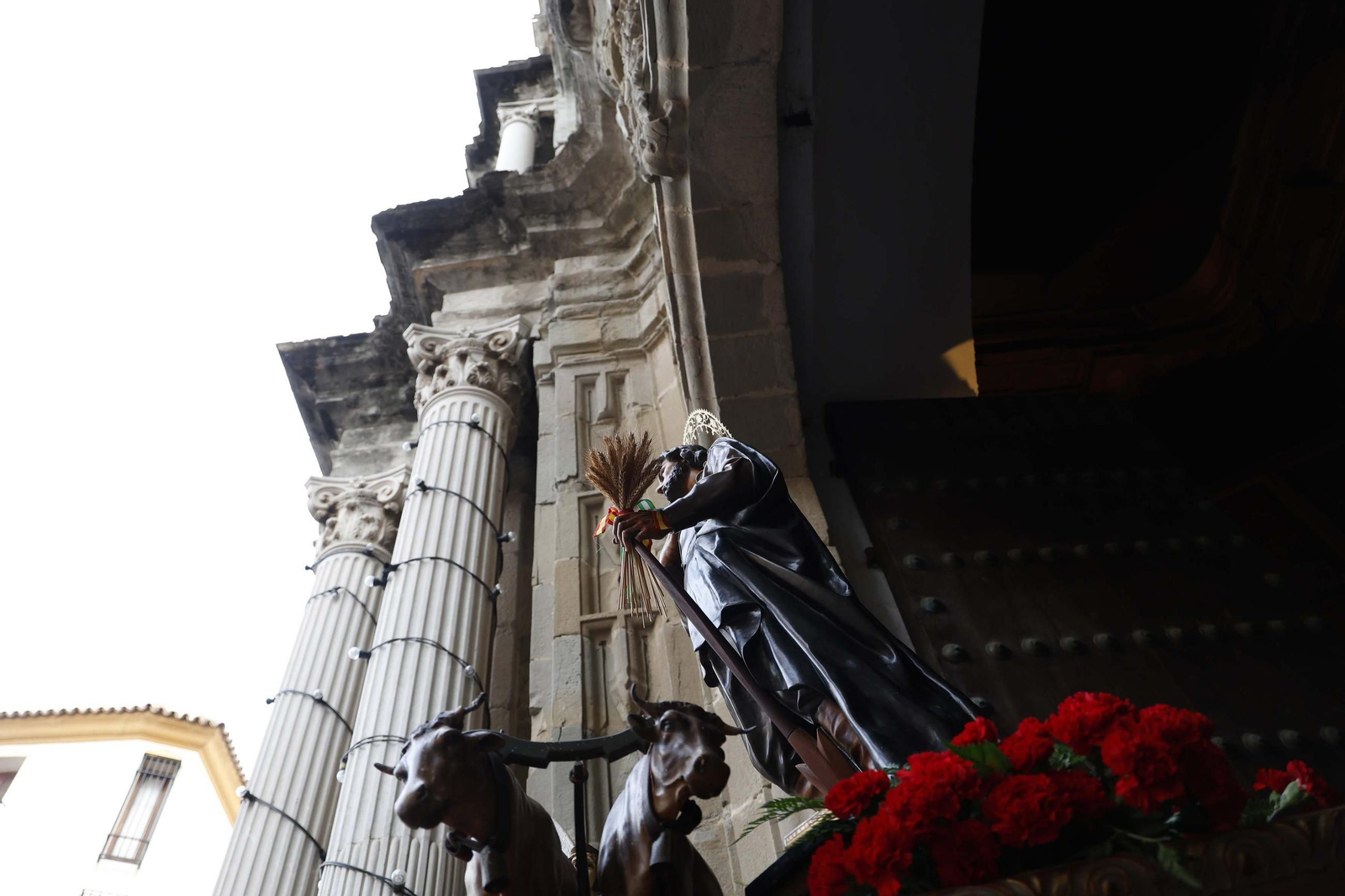 La Virgen de la Luz, patrona de Tarifa, regresa a su santuario entre el fervor y la lluvia