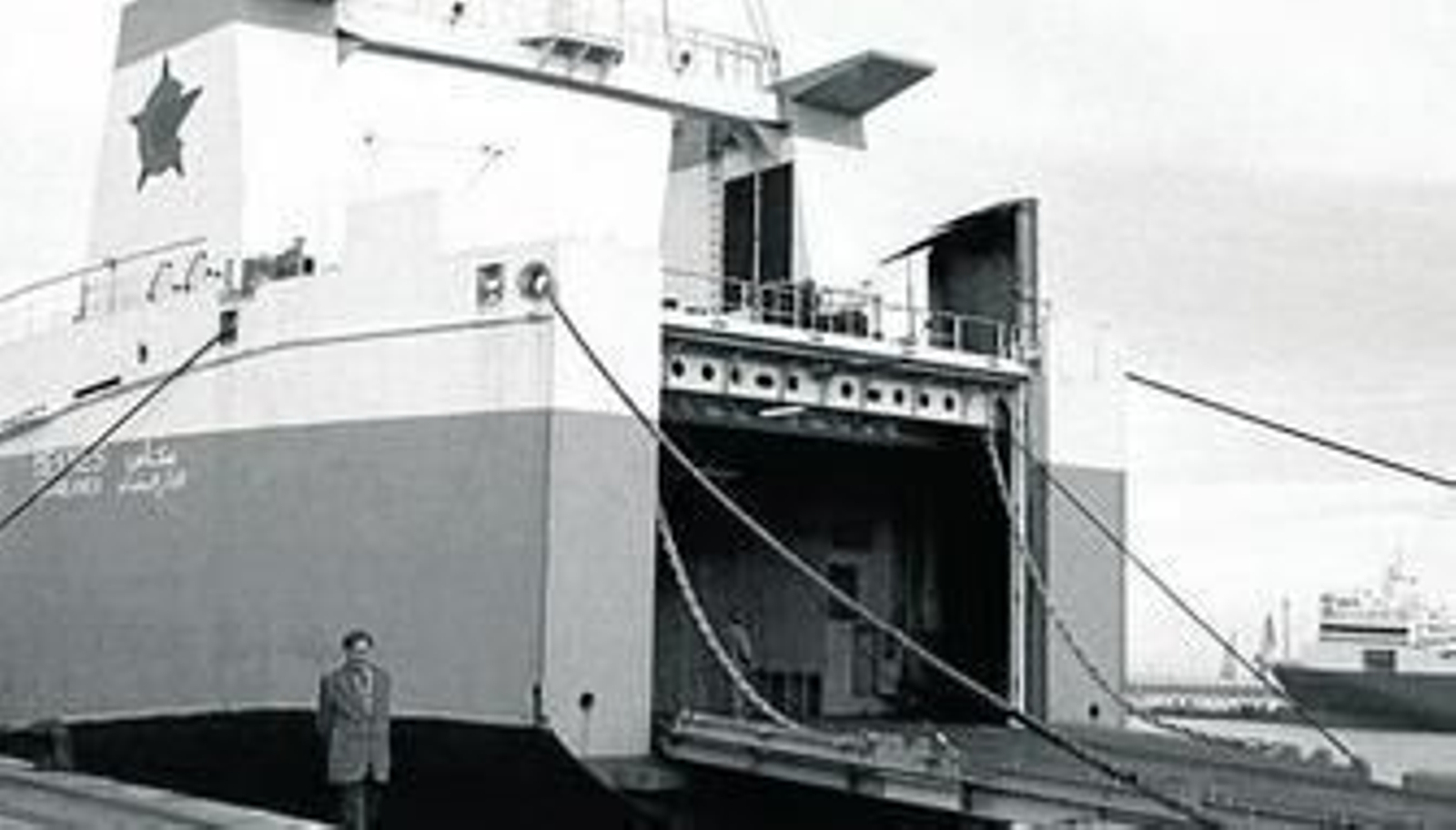 Imagen de 1999, año en el que Cádiz mantenía varias conexiones con Marruecos, entre ellas, una con Casablanca con el buque 'Mekness'.