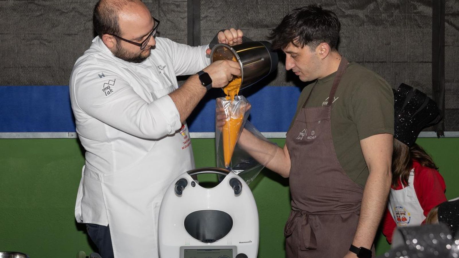'Pequeños Chefs' la actividad que los chefs estrella Michelin realizan con el alumnado del Colegio Santa María de Los Apóstoles