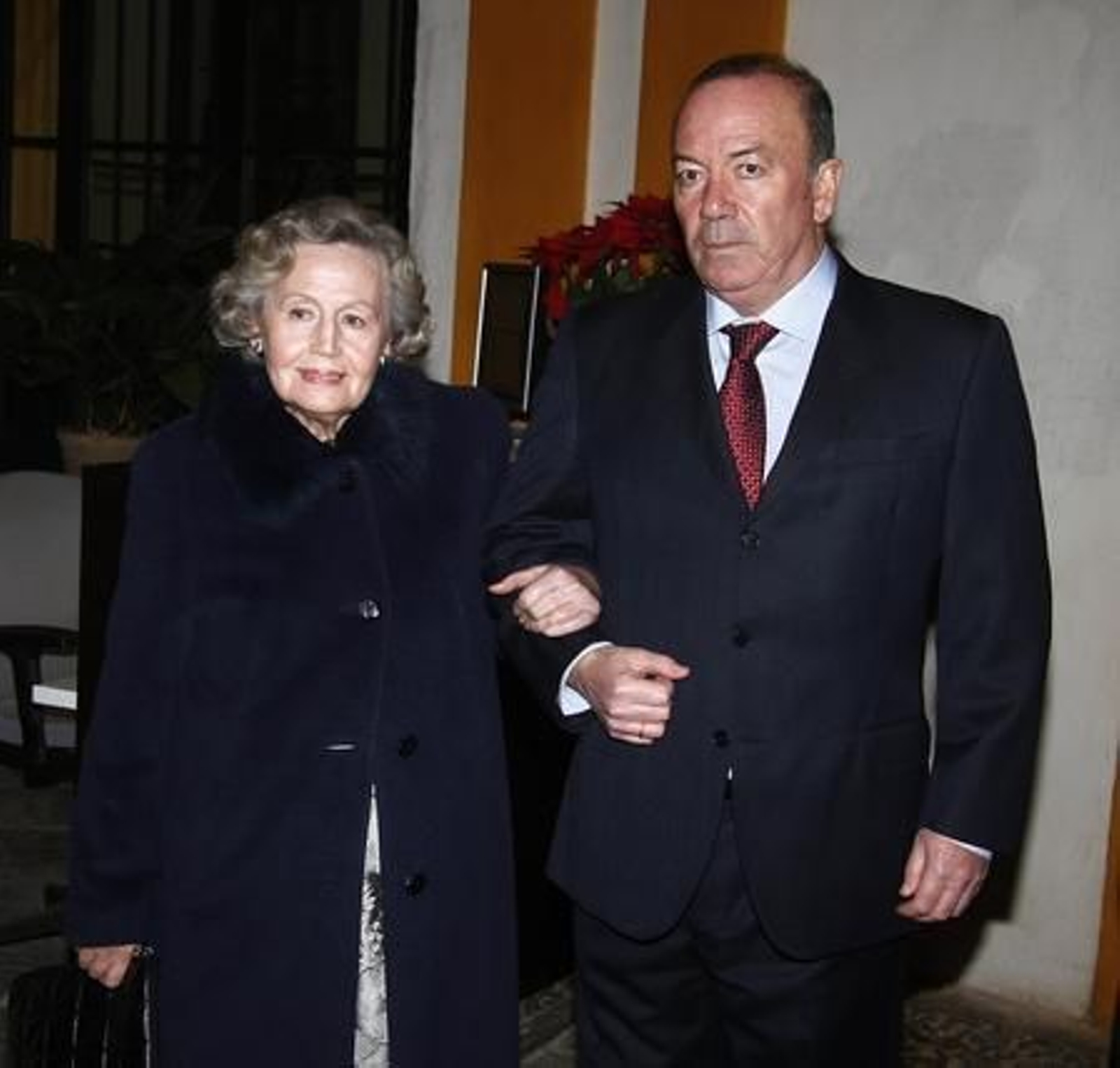 María de los Ángeles Infante, presidenta de la Fundación Blas Infante, junto a su hijo Javier Delmás.

Foto: Antonio Pizarro / Juan Carlos Vázquez / Victoria Hidalgo / Manuel Gómez