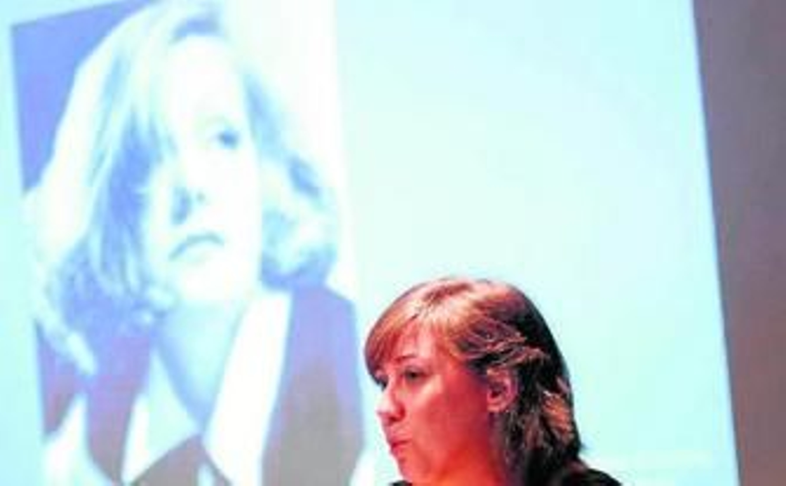 Lourdes Jiménez en un momento de la conferencia imaprtida ayer.