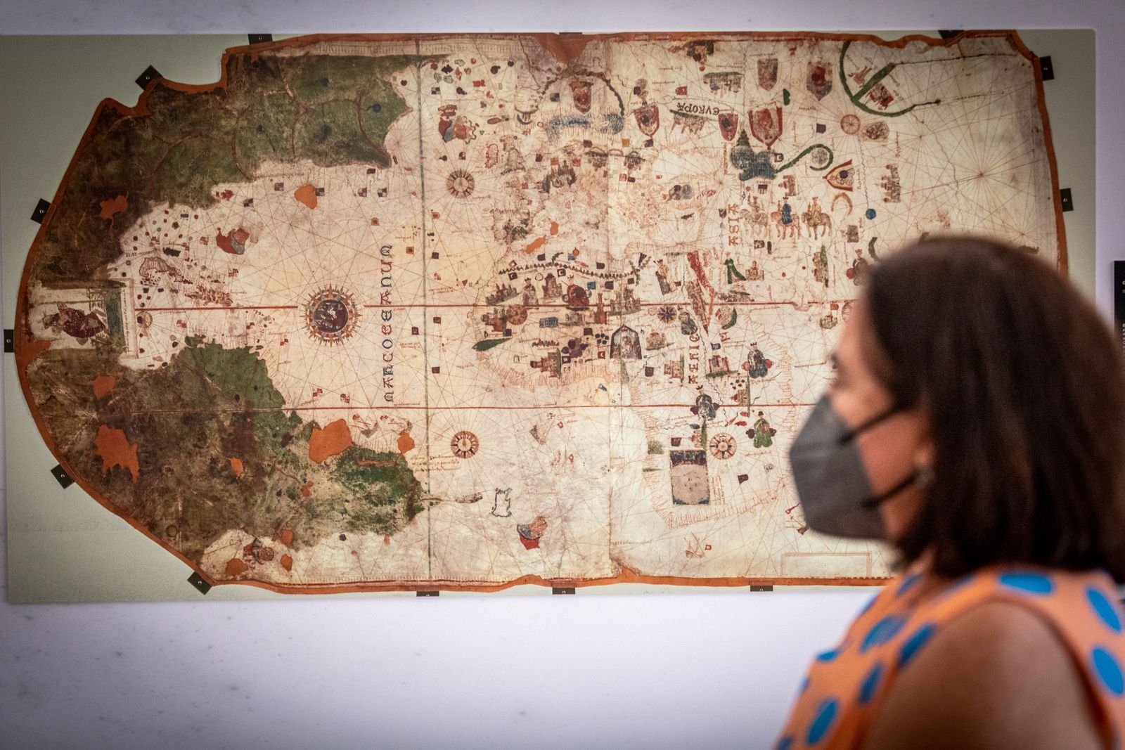 La carta de Juan de la Cosa, en la exposición 'La fábrica del mundo' que se puede ver en el Palacio de los Guzmanes en Sanlúcar.