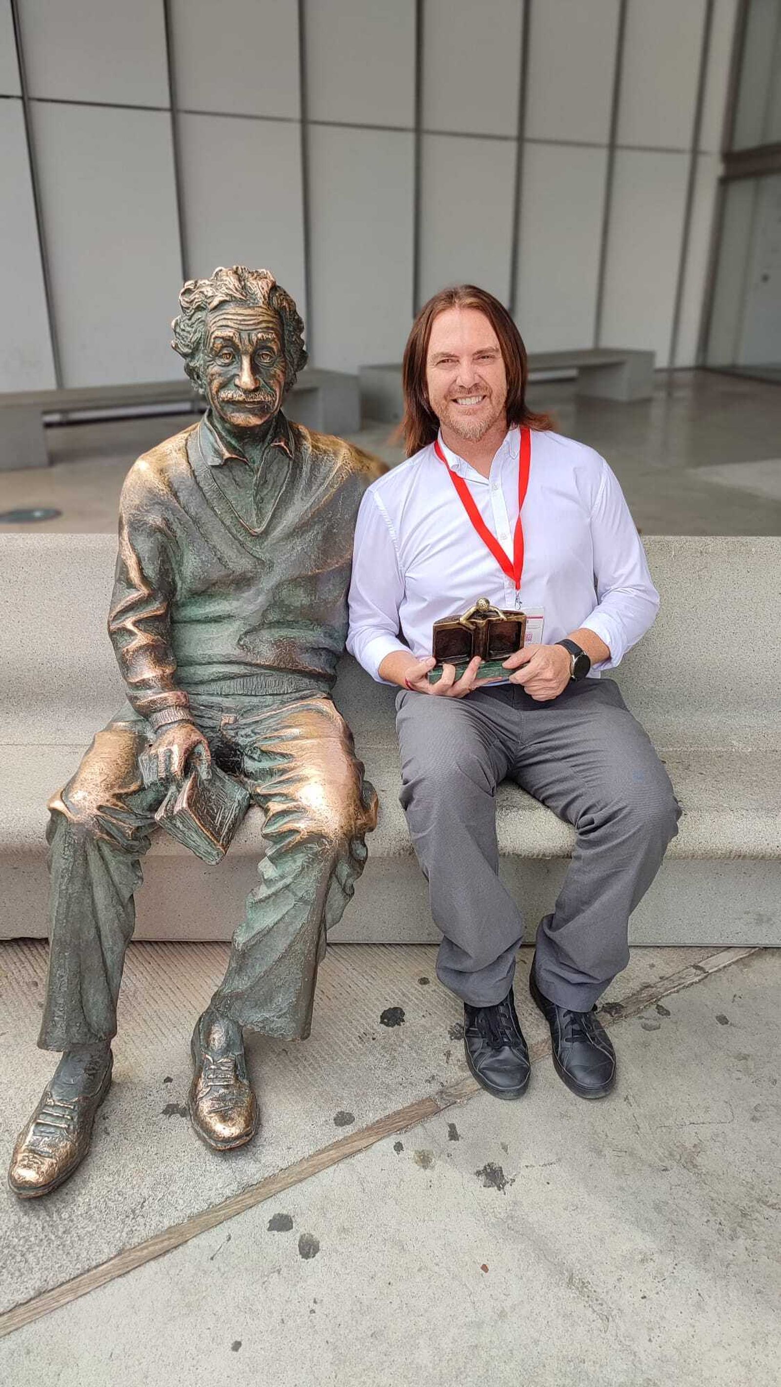 Luis Anes recibe un reconocimiento a su labor en los XX Premios Codapa