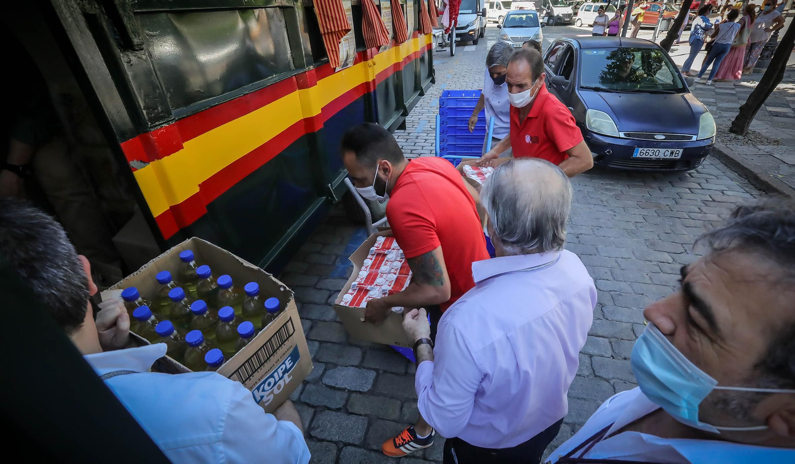 La Hermandad del Rocío de Jerez recoge alimentos para Cáritas