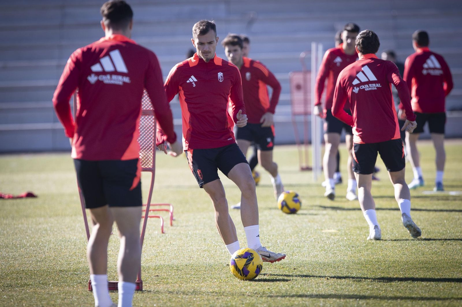 Un entrenamiento del Granada en la Ciudad Deportiva