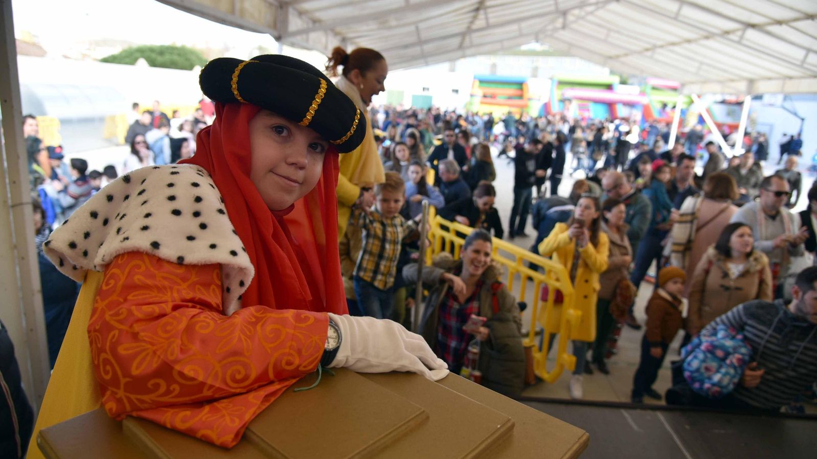 Un paje real en una recepción con los Reyes Magos en Los Barrios.