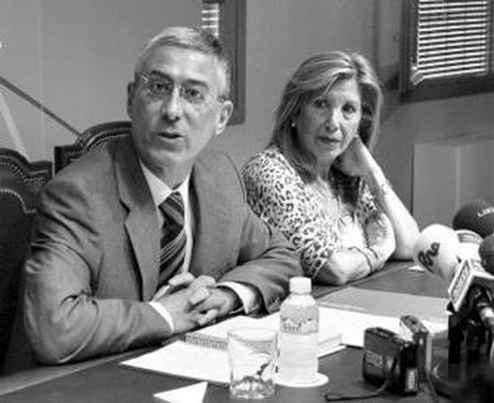 El viceconsejero, Sebastián Cano, con la delegada, Dolores Alonso.