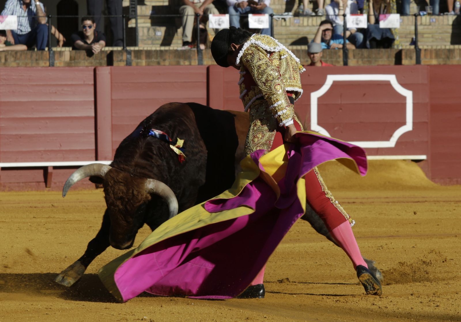 El diestro mexicano Leo Valadez, con el segundo novillo.