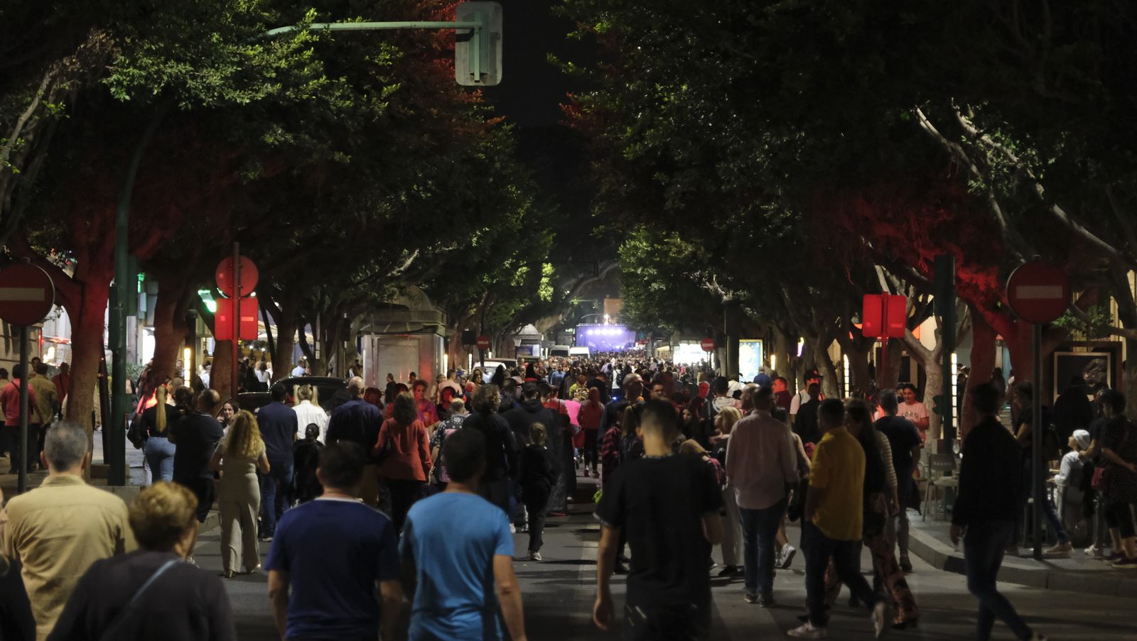 Las imágenes de la Noche en Negro en Almería, Halloween.