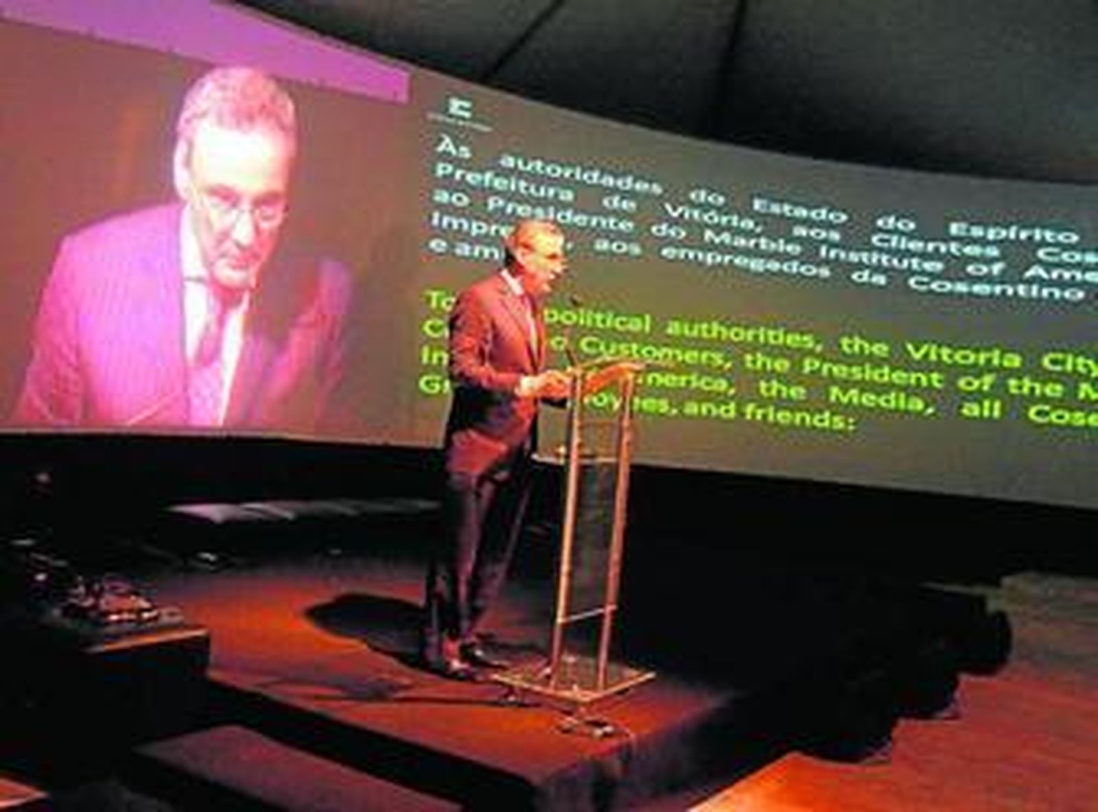 El presidente del Grupo Cosentino, Francisco Martínez-Cosentino, inauguró las instalaciones en Brasil.