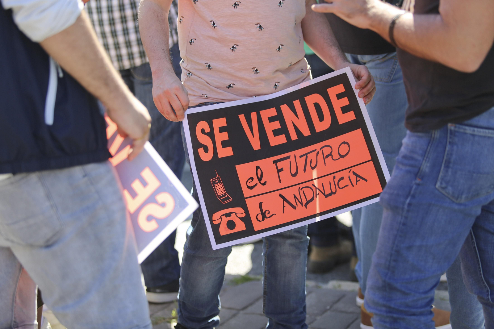 La manifestación por la huelga educativa en Málaga, en fotos