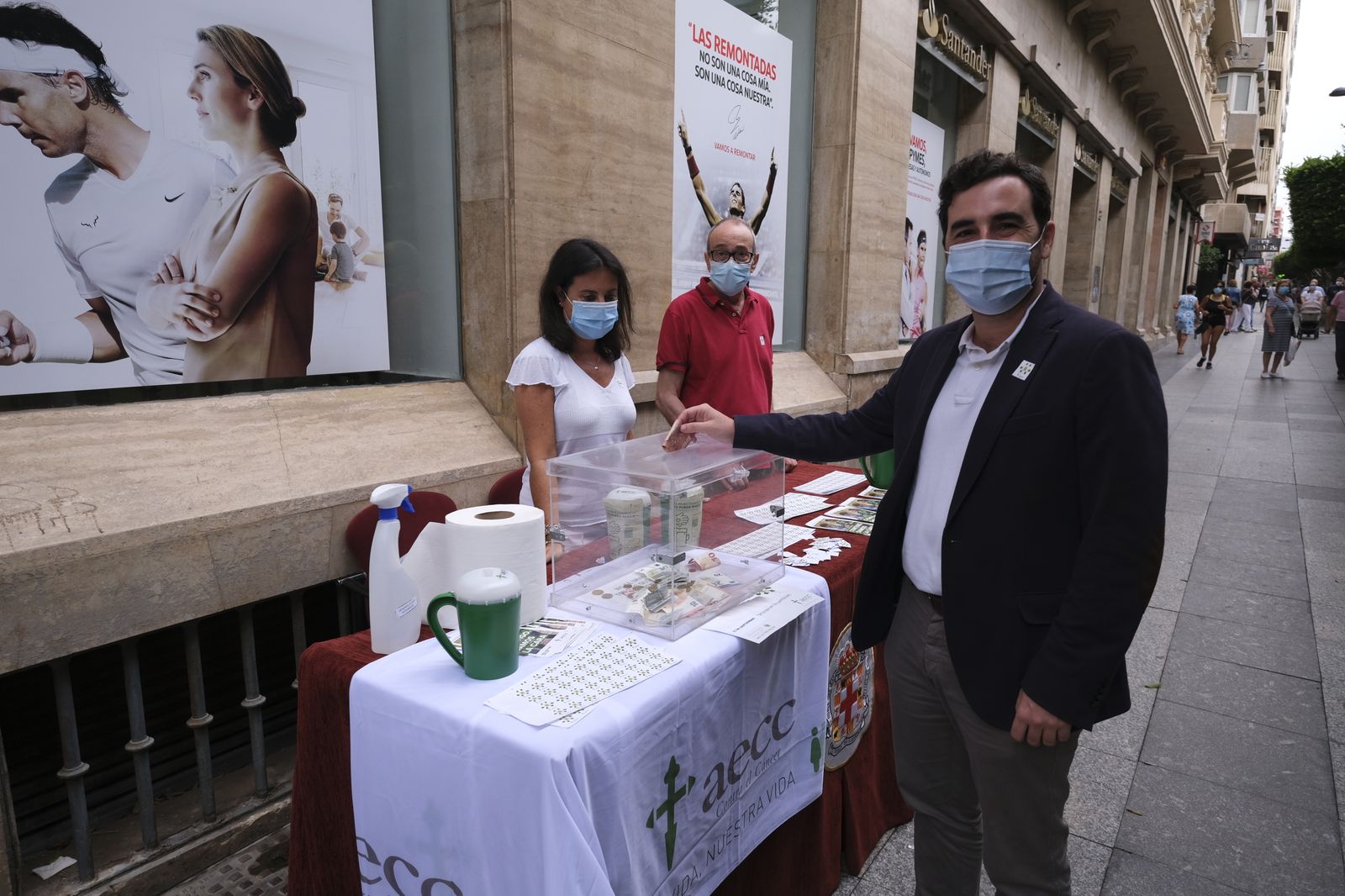 Cuestación de la AECC contra el cáncer en Almería