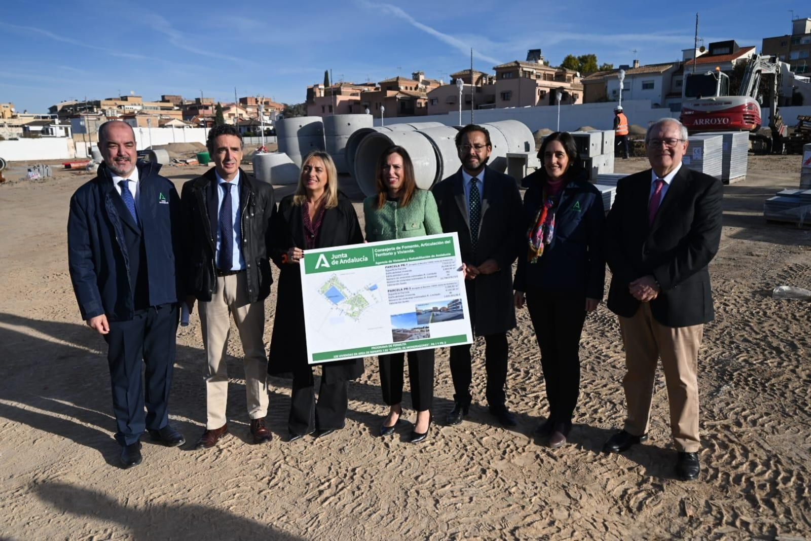 Visita a Mondragones de la consejera de Fomento, la alcaldesa y el delegado de la Junta, entre otros.