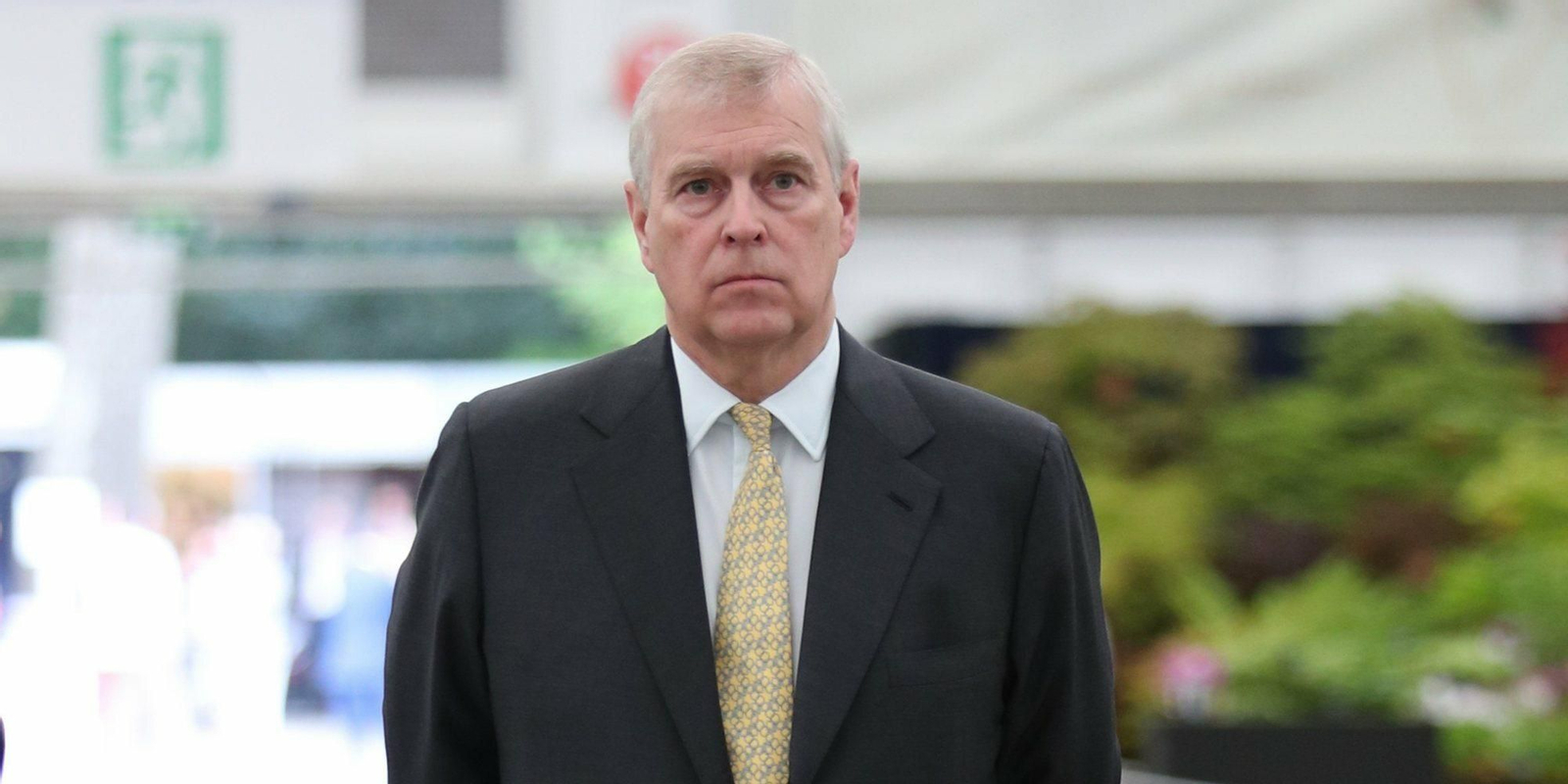 El príncipe Andrés, en un acto protocolario, antes de ser retirado de sus obligaciones reales.