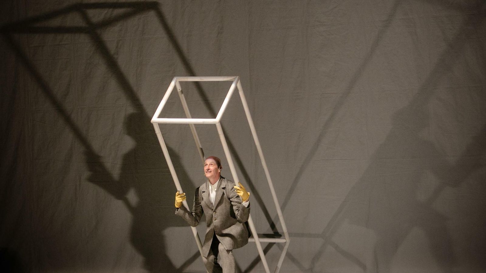 Un instante de 'Escrito en el aire', uno de los espectáculos presentados por Cesc Gelabert.