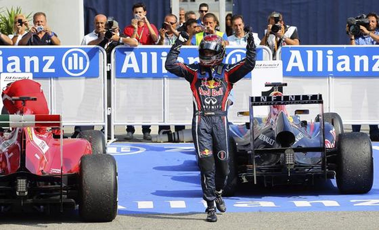 Vettel también gana en Monza y Alonso acaba tercero tras llegar a liderar la carrera. / EFE