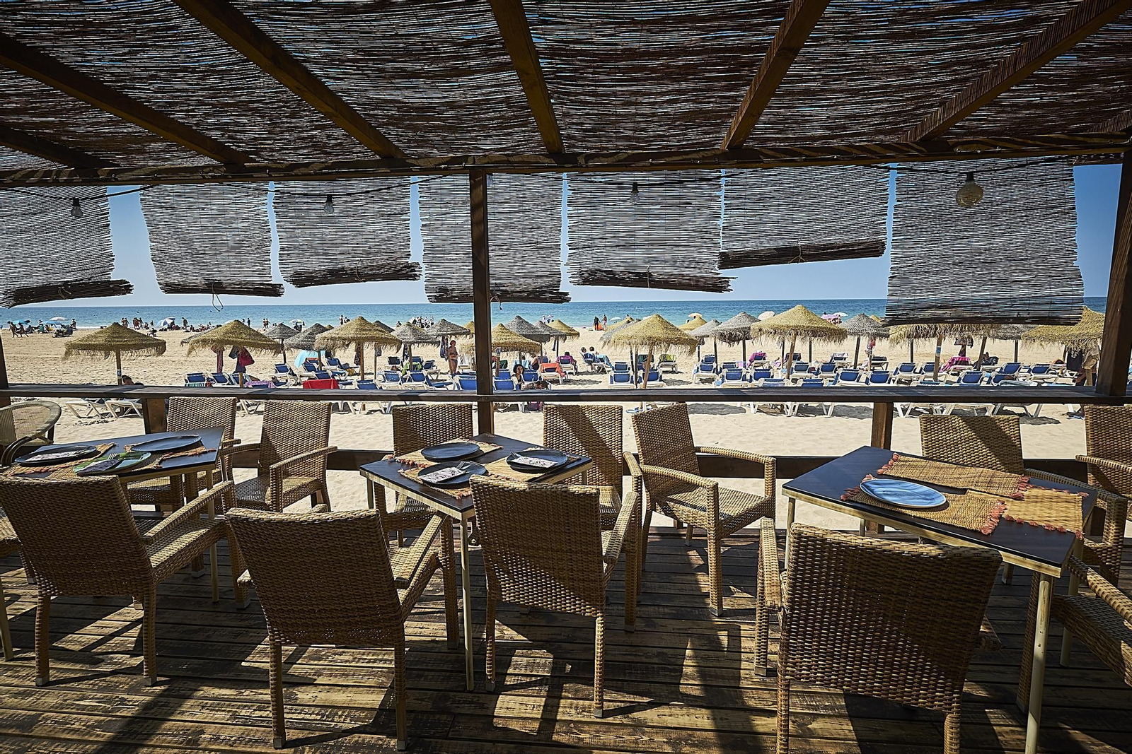 Uno de los chiringuitos de la playa de Cádiz.