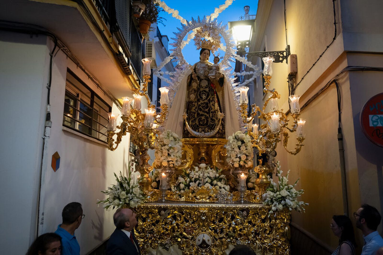La Virgen del Carmen por la calle Talavera durante su procesión