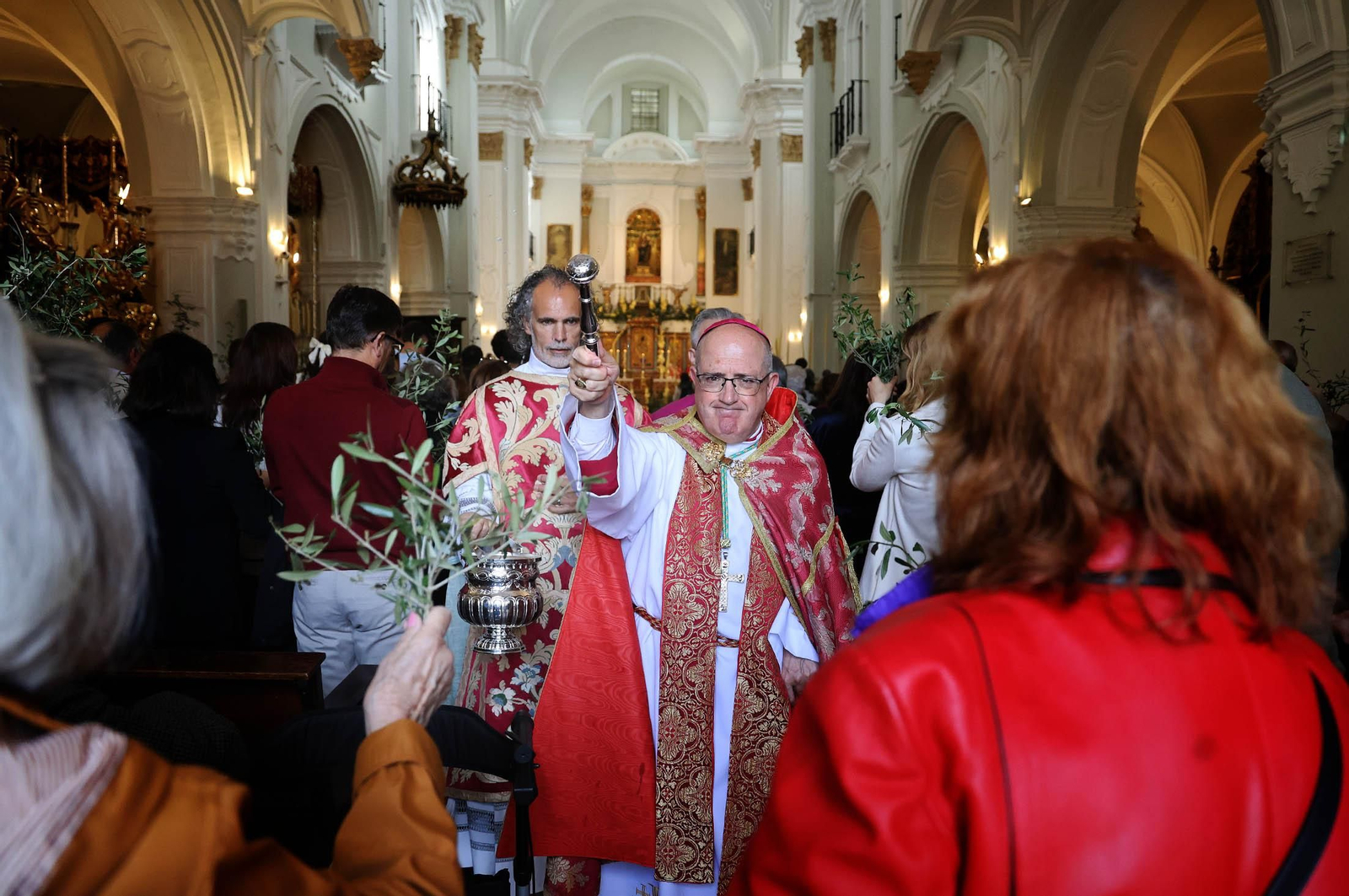 Domingo de Ramos 2025: Imágenes de la Misa presidida por el obispo de Huelva, Santiago Gómez, en la Catedral de Huelva