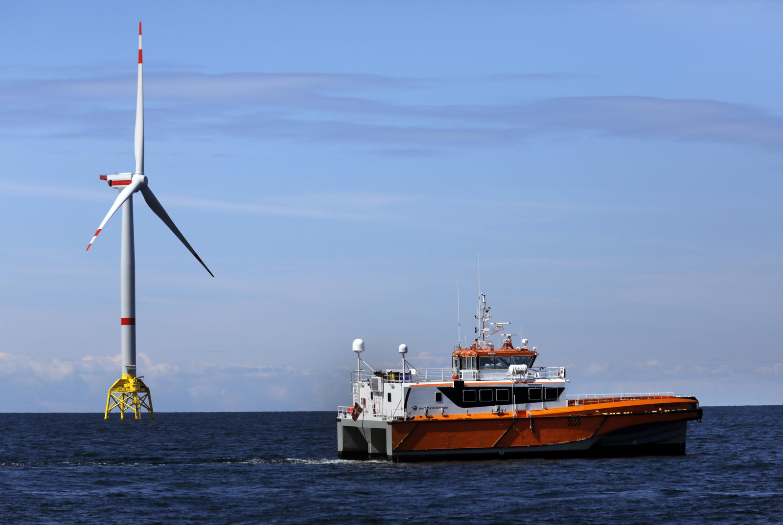 Puerto Real, presente en la estación eólico marina Wikinger