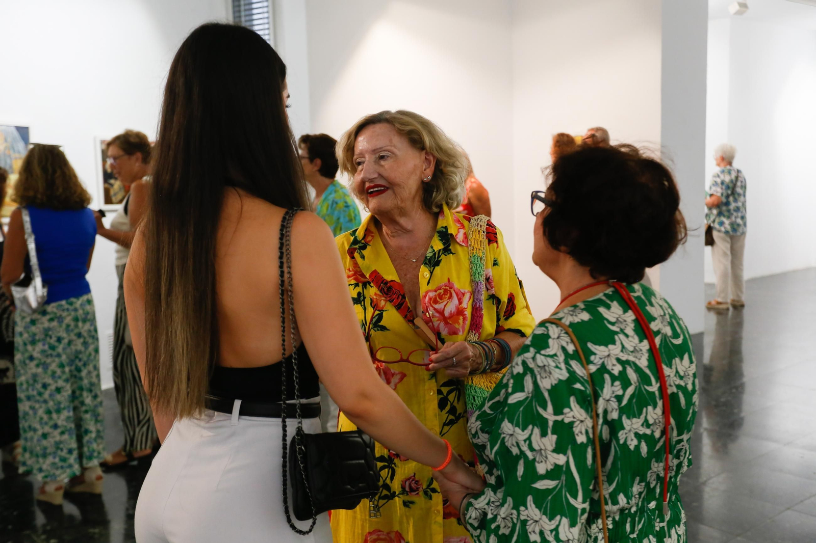 Las fotos de la exposición "Pasen y lean" de Enríque Martínez en la Casa de la Cultura de La Línea