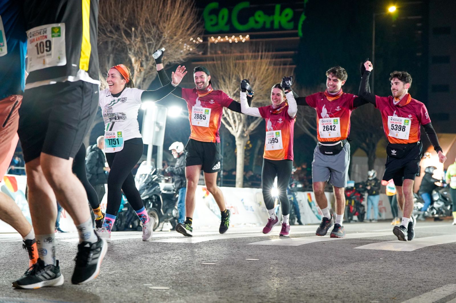 En imágenes: búscate en tu llegada a meta de la Carrera de San Antón 2026 (5)