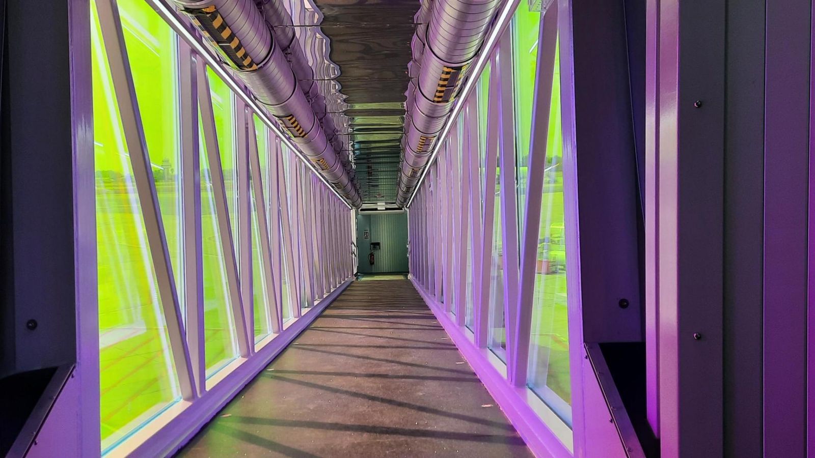 Puerta de embarque nueva.