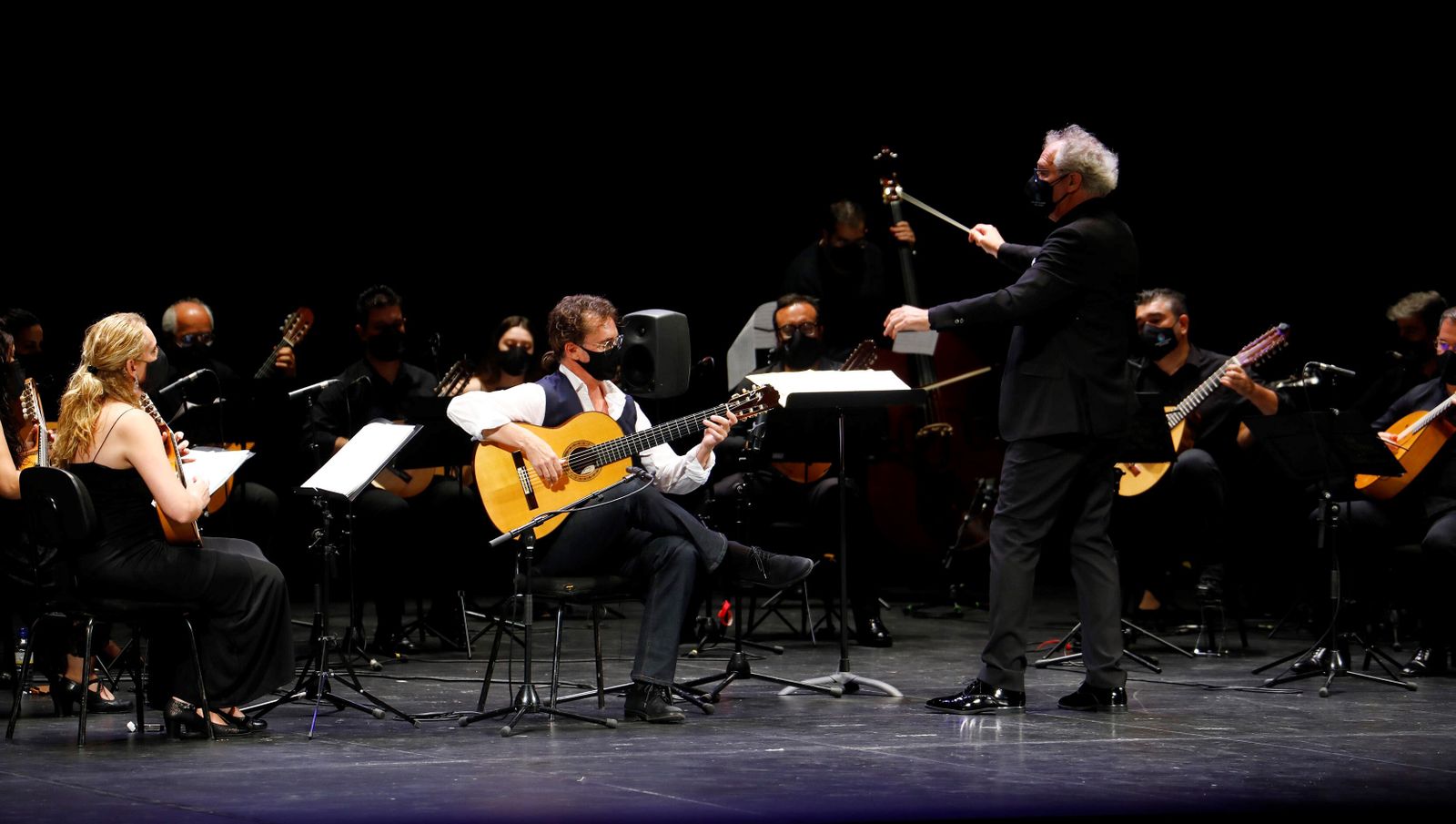 Paco Serrano y la Orquesta de Plectro de Córdoba, en el Festival de la Guitarra.