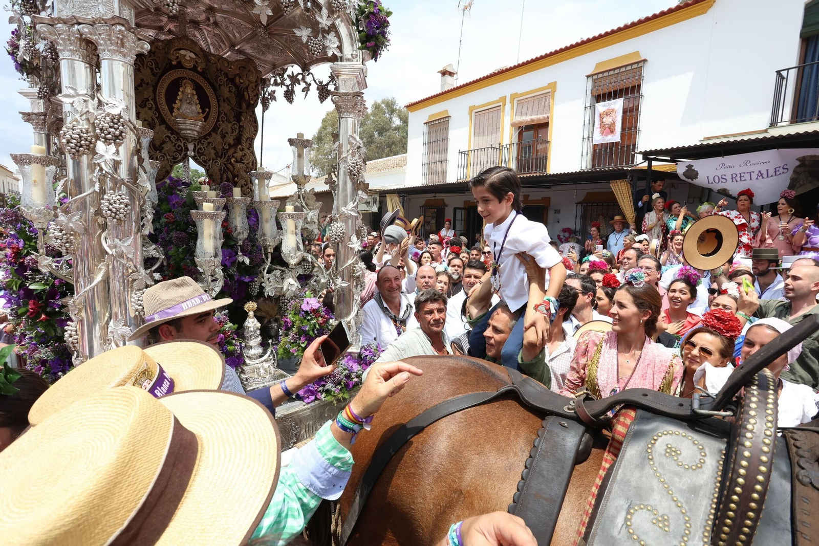 La Hermandad del Rocío de Jerez se presenta ante la Virgen