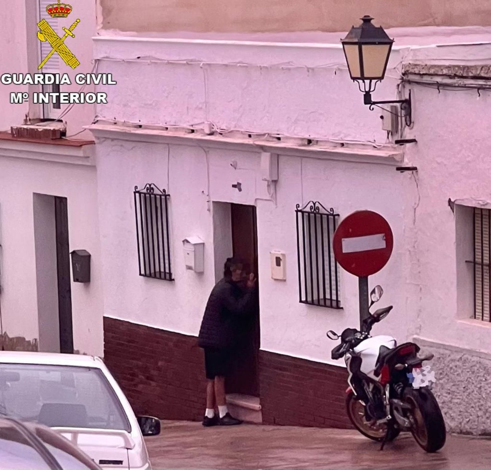 Uno de los compradores acude al punto de venta en Algodonales para adquirir una dosis de droga.