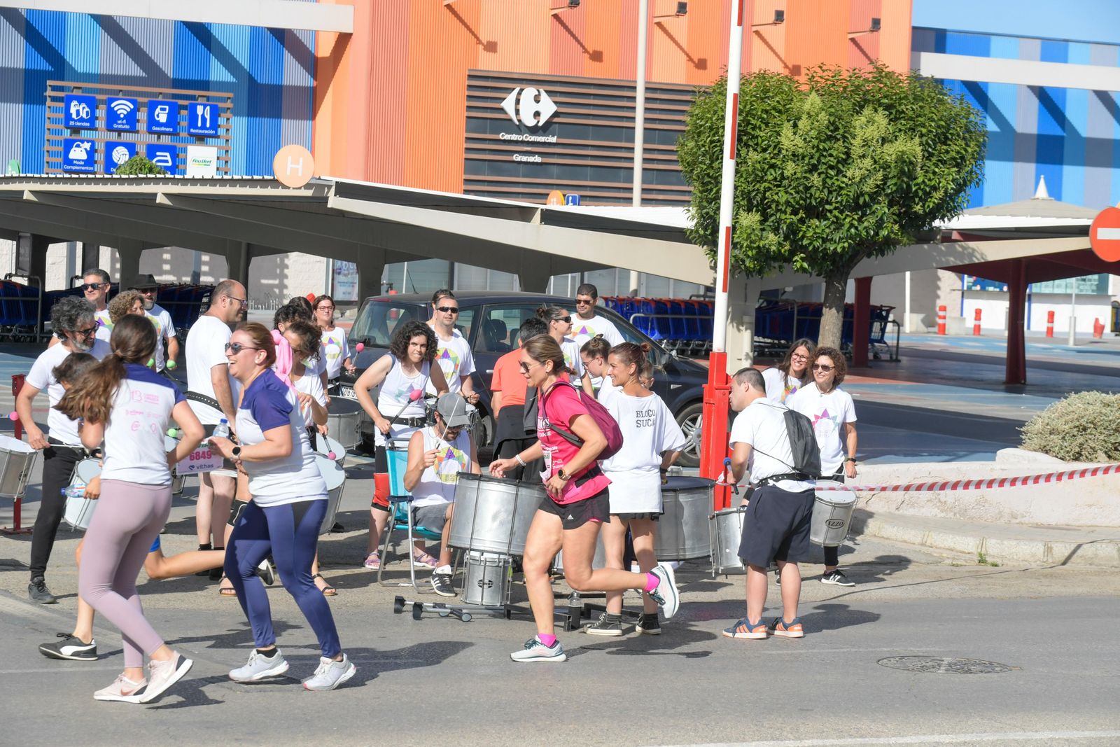 Las imágenes de la Carrera de la Mujer de este domingo en Granada