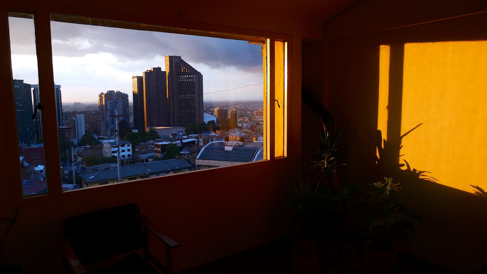 Ventana de un apartamento en el barrio La Macarena.