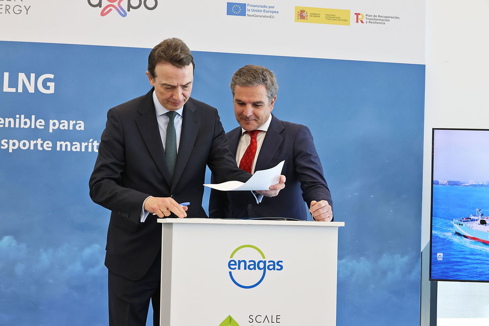 Las fotografías de la presentación del barco de bunkering de GNL y BioGNL 'Alisios LNG', de la filial de Enagás