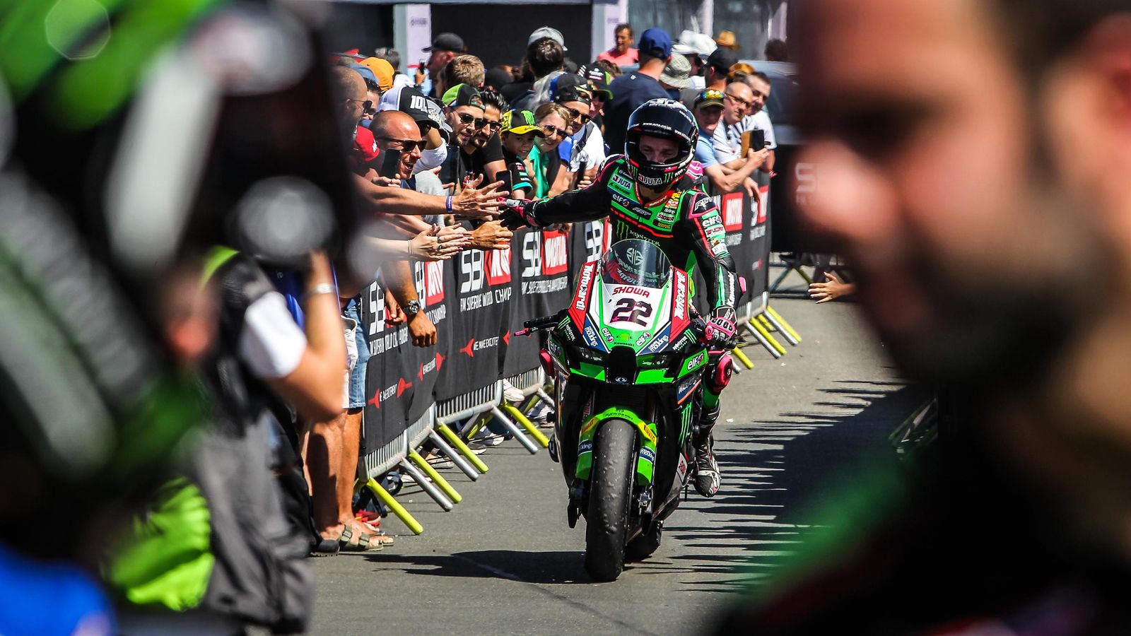 Alex Lowes llega al corralito. Alex Lowes llega al corralito.