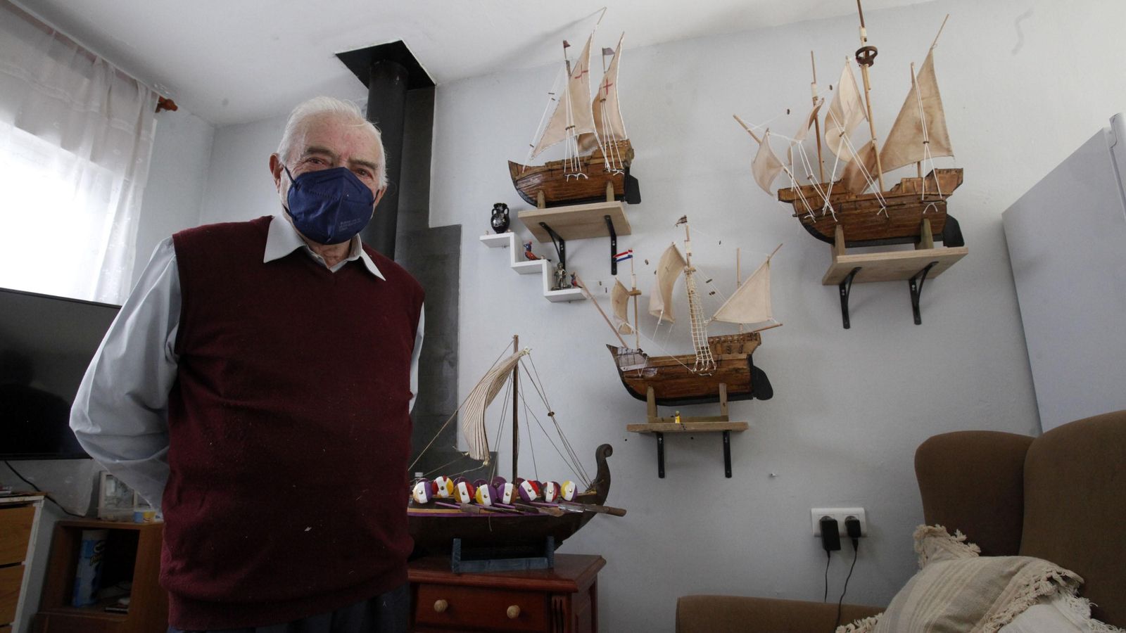 José Guerra posee en su casa un auténtico museo naval