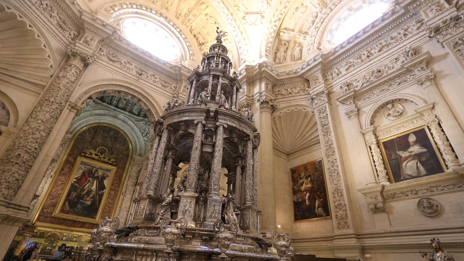 La Sacristía Mayor, donde se expone la custodia de Arfe, entre otras piezas del tesoro.
