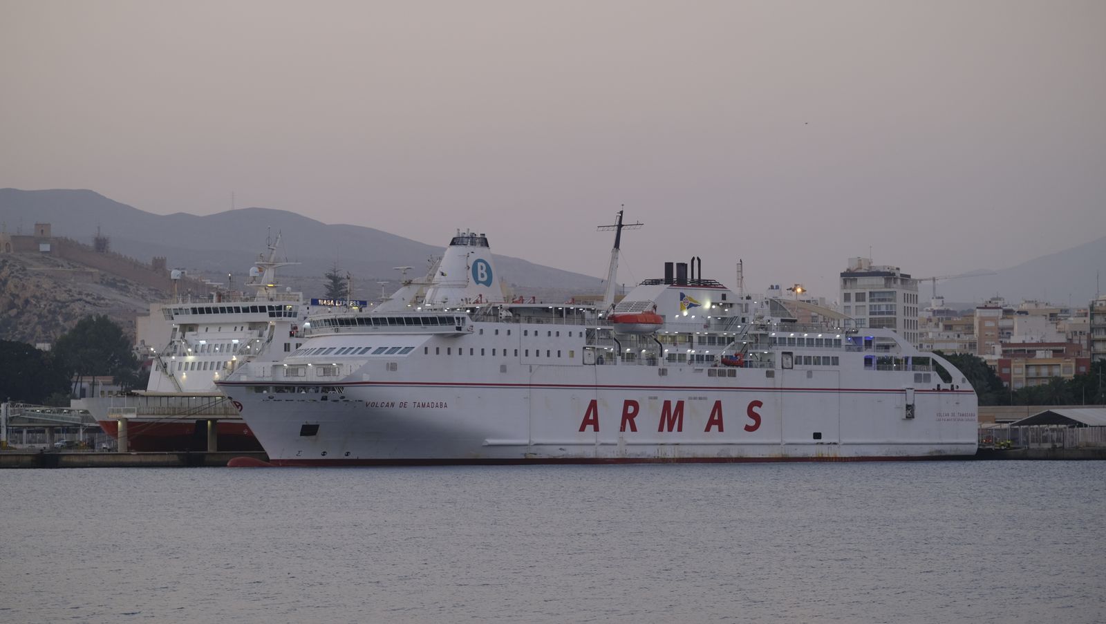 Atardecer en el Faro, organizado por la Autoridad Portuaria de Almería