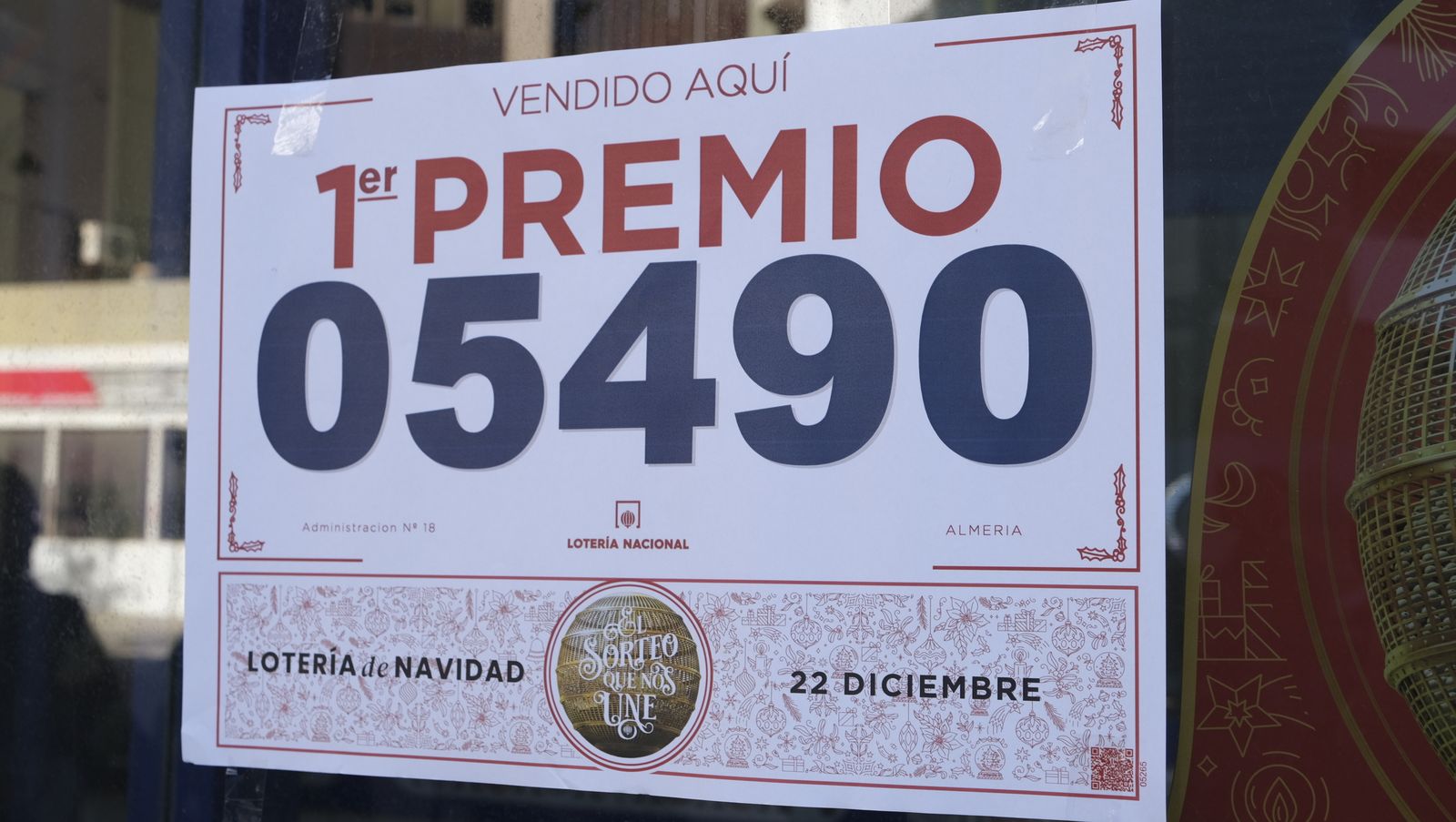 Imágenes de los premiados por la Lotería de Navidad en Almería y provincia