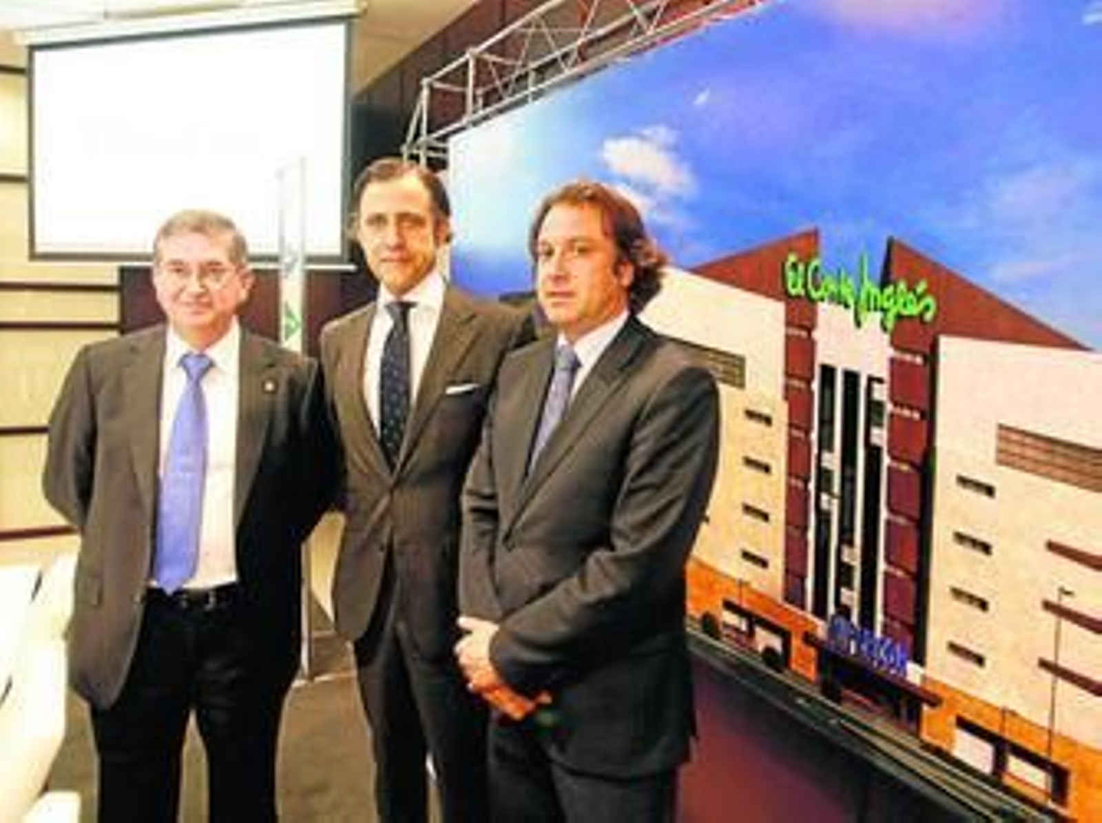 Antonio Cid, director de El Corte Inglés en Córdoba; Diego Copado, director de Comunicación  y Relaciones Externas del grupo; y Daniel García, director de Relaciones Institucionales en Córdoba.