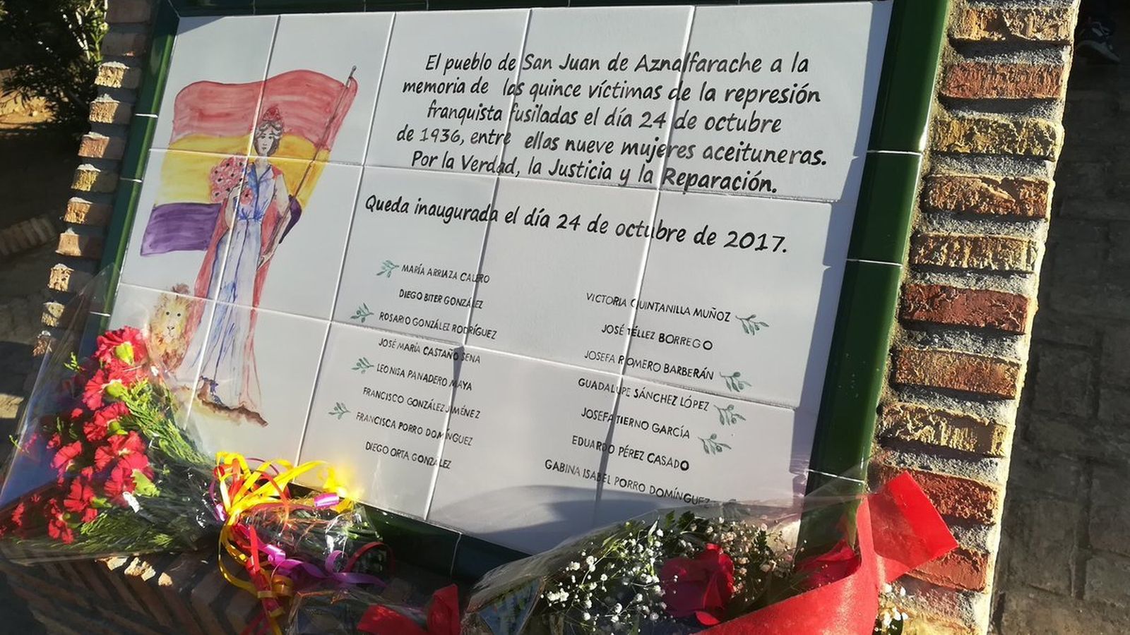 El monolito tal y como fue inaugurado