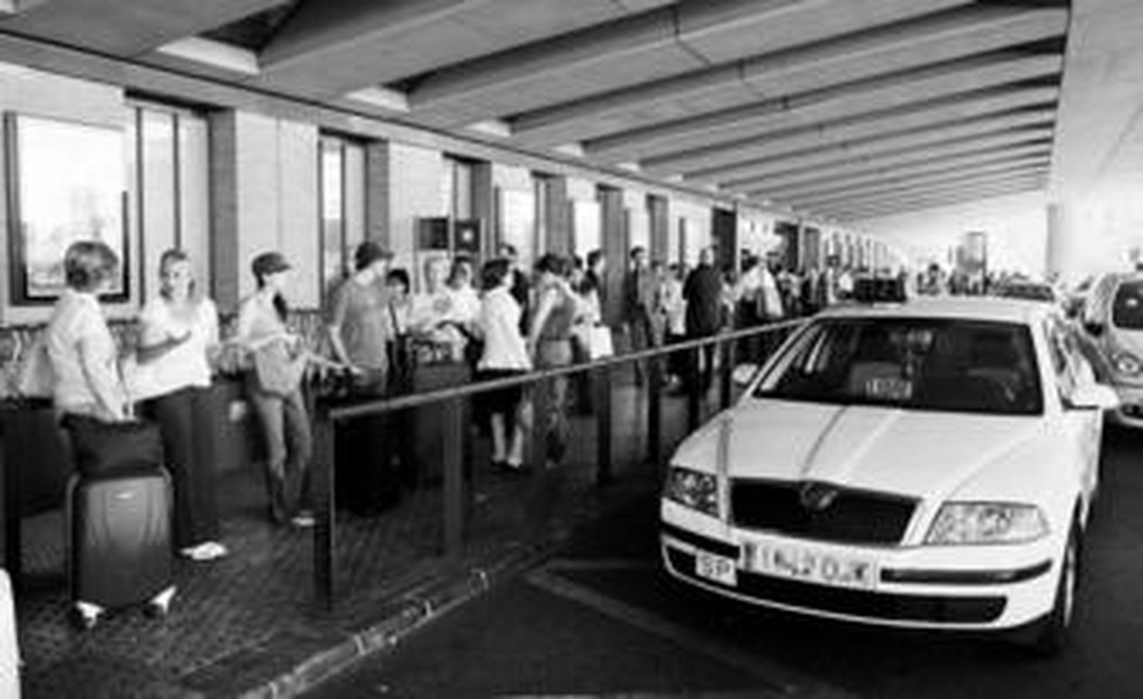 La parada de taxis de la estación de Santa Justa, donde los delincuentes se montaron en uno de los taxis asaltados.