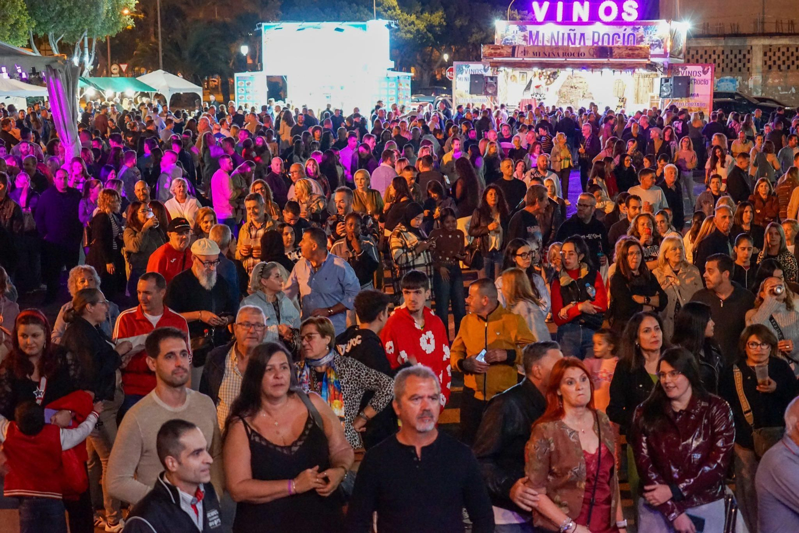 Miles de vecinos se reunieron para celebrar el otoño con la tradicional Gran Castañada de Vícar