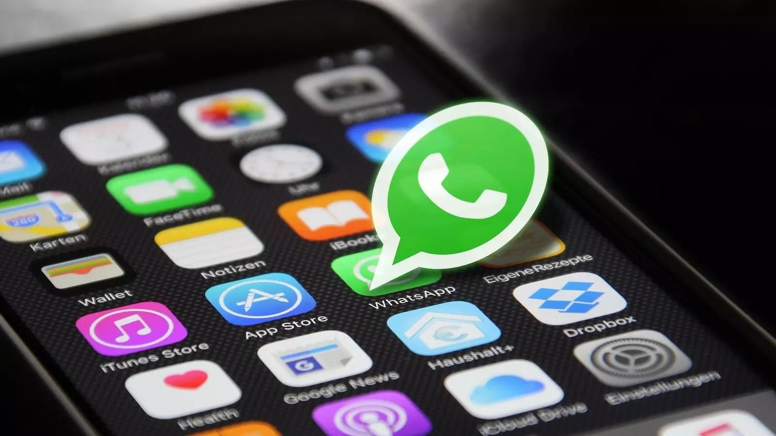 Puedes desactivar una opción de Whatsapp en tu teléfono móvil para evitar que te roben datos bancarios.