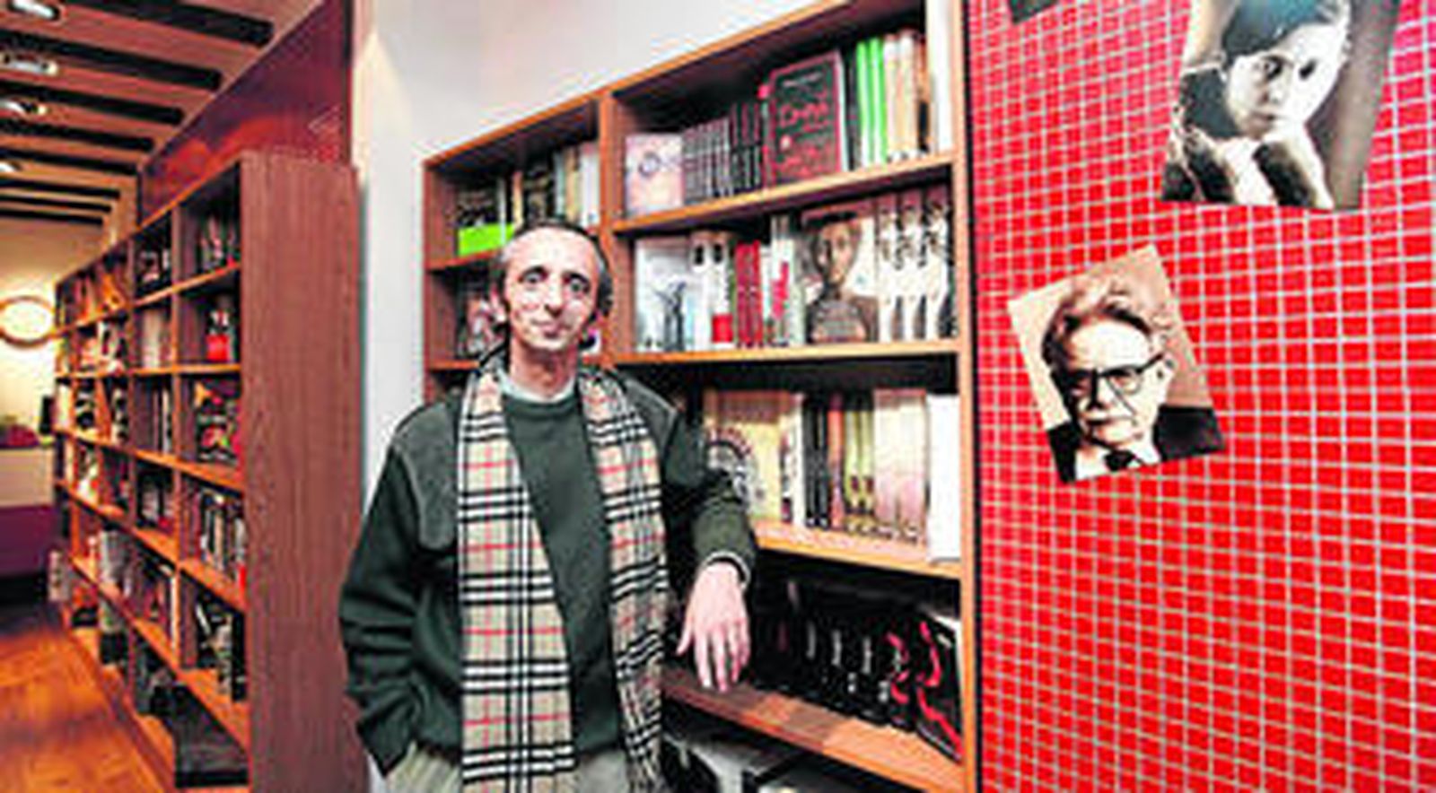 Ruiz-Maya, ayer, en su librería Novo Libros.