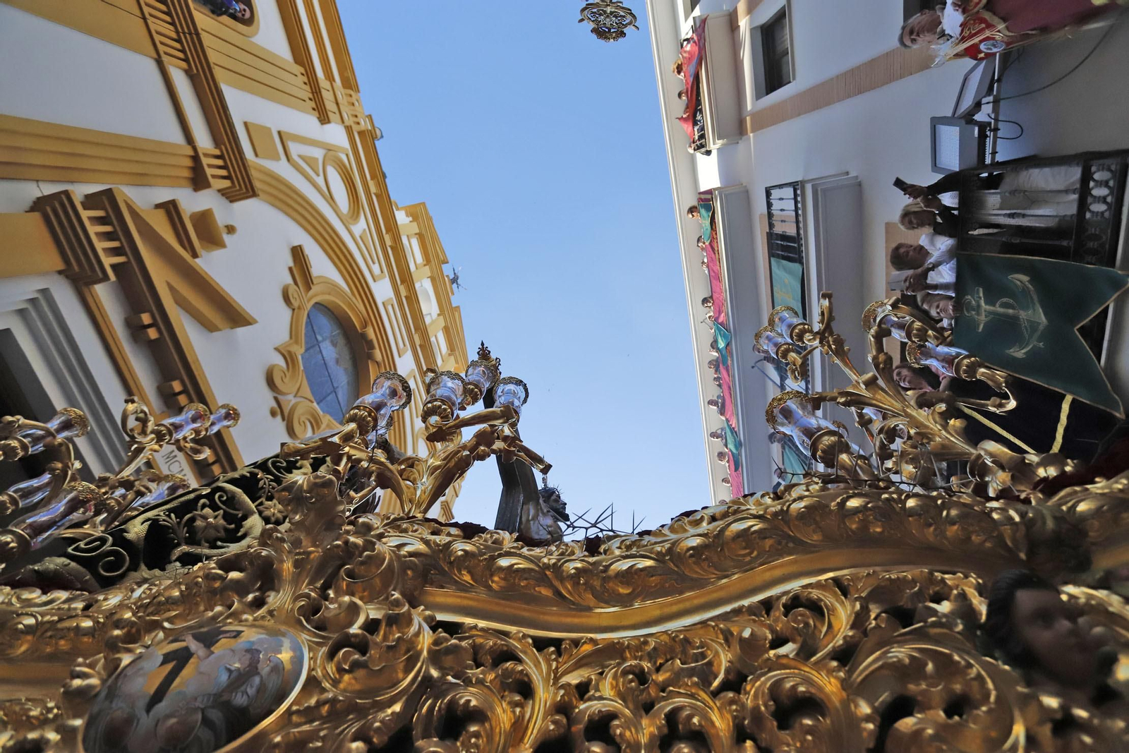 Imágenes de la estación de penitencia de la Hermandad de La Esperanza de Huelva