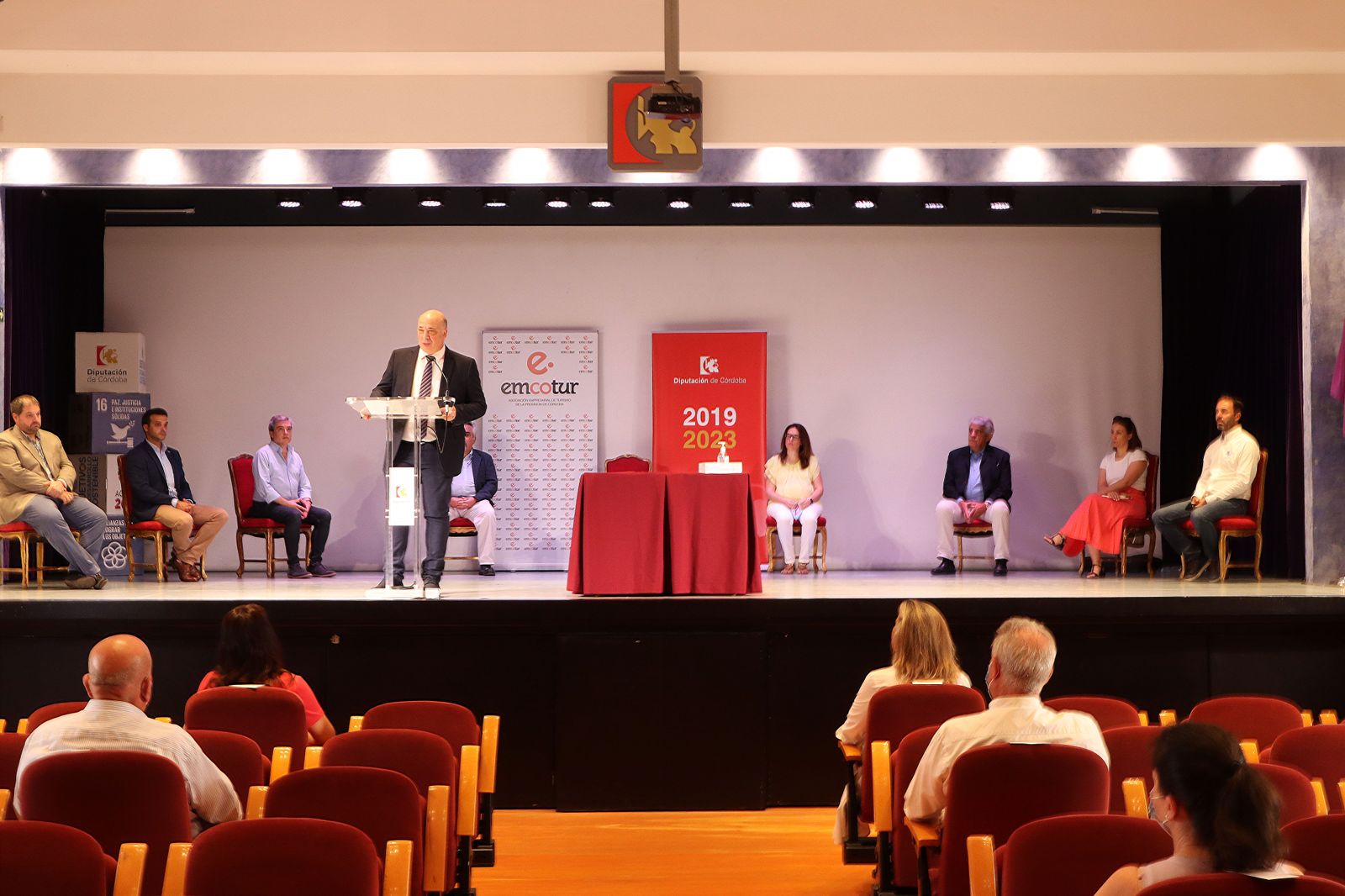 Momento del encuentro entre Emcotur y los colectivos turísticos de la provincia en la Diputación.