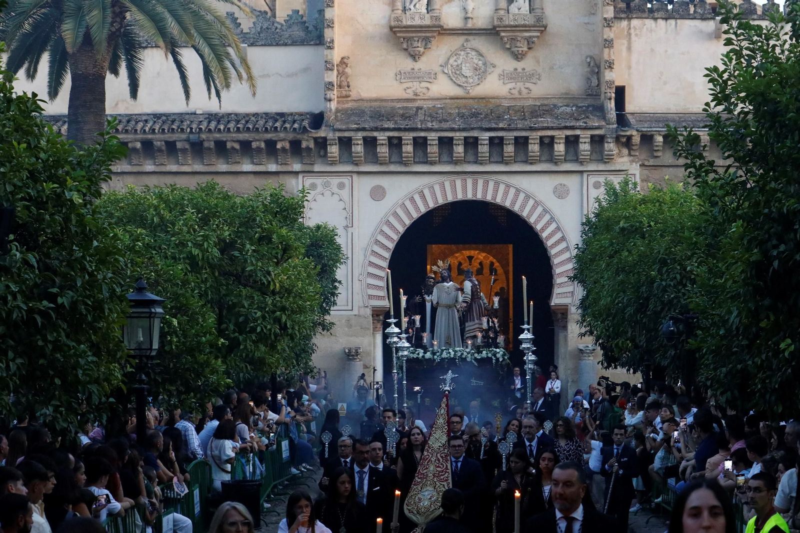 Las mejores fotos de los traslados de regreso de las hermandades tras el Magno Vía Crucis de Córdoba