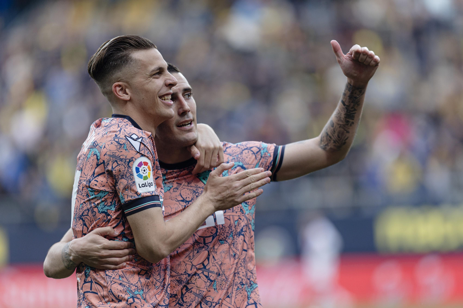 Las imágenes del partido entre el Cádiz C.F. y el Rayo Vallecano